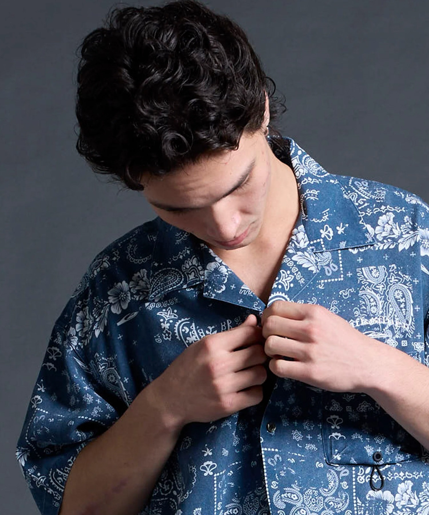 QUIKSILVER クイックシルバー 半袖 シャツ メンズ ペイズリー柄