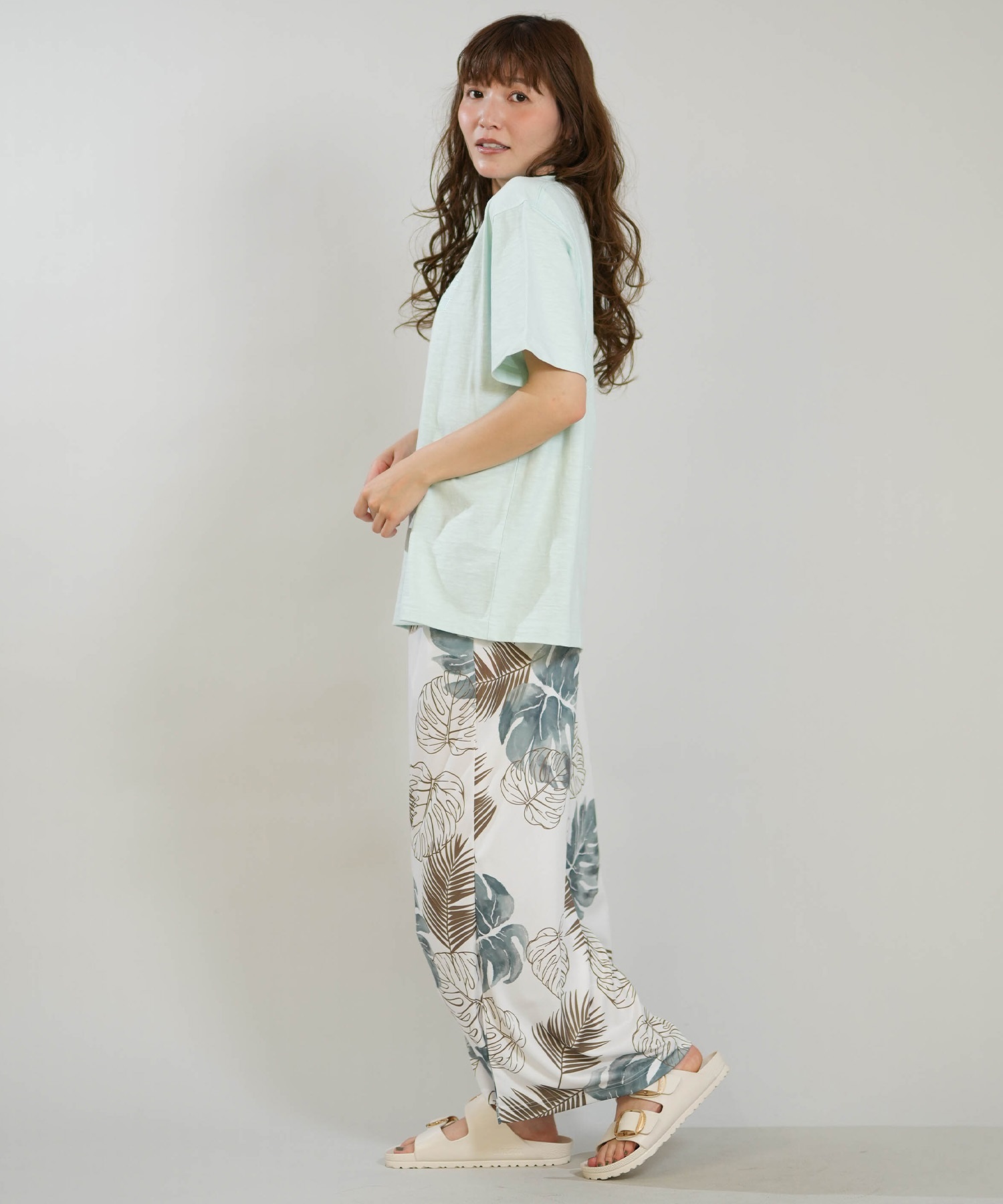 HULALANI フララニ 半袖 Tシャツ レディース バックプリント 花柄
