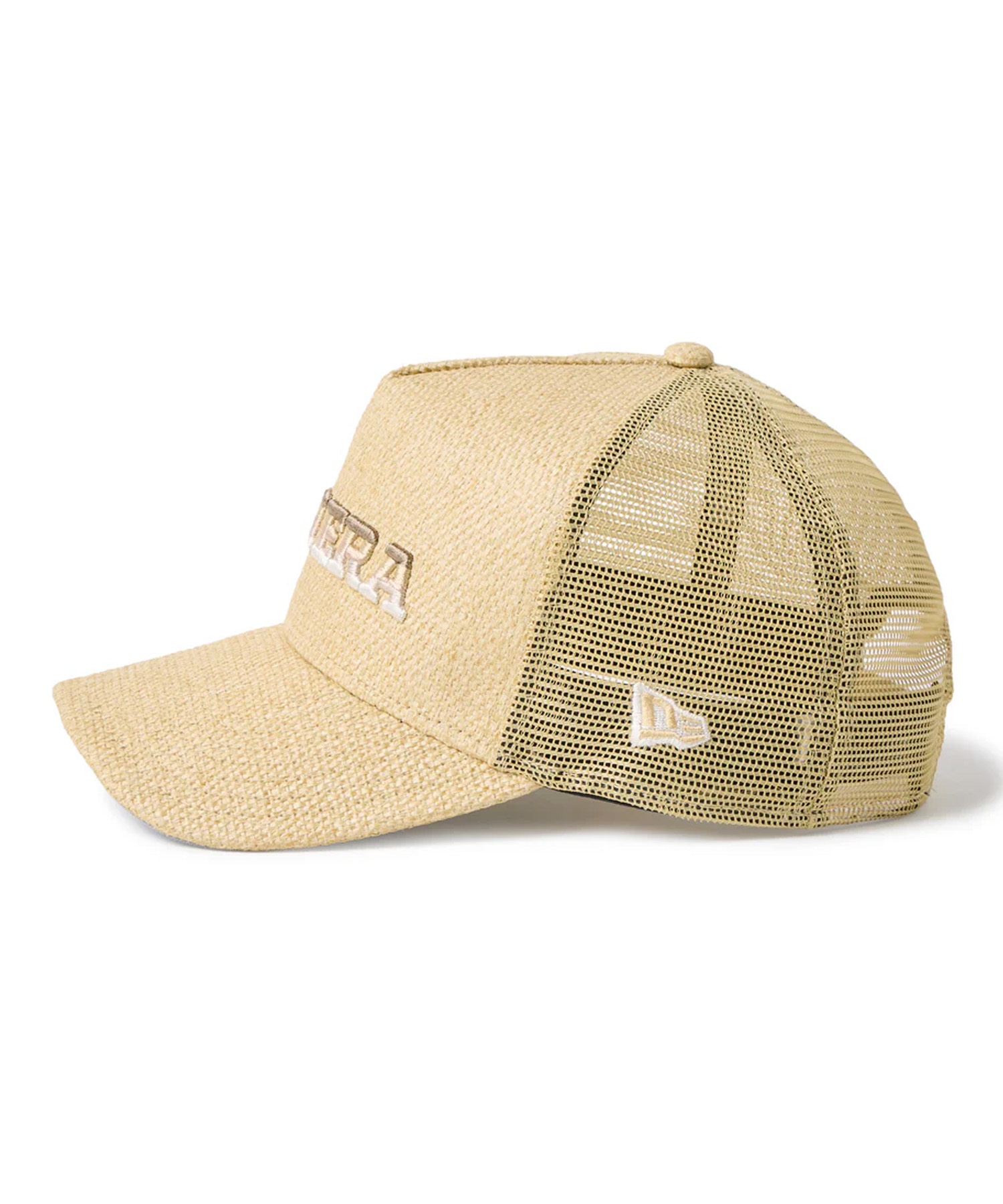【新品タグ付き】ファミリア　ニューエラ　キャップ　ベージュ NEW ERA ニューエラ キャップ メッシュ 9FORTY A-Frame トラッカー