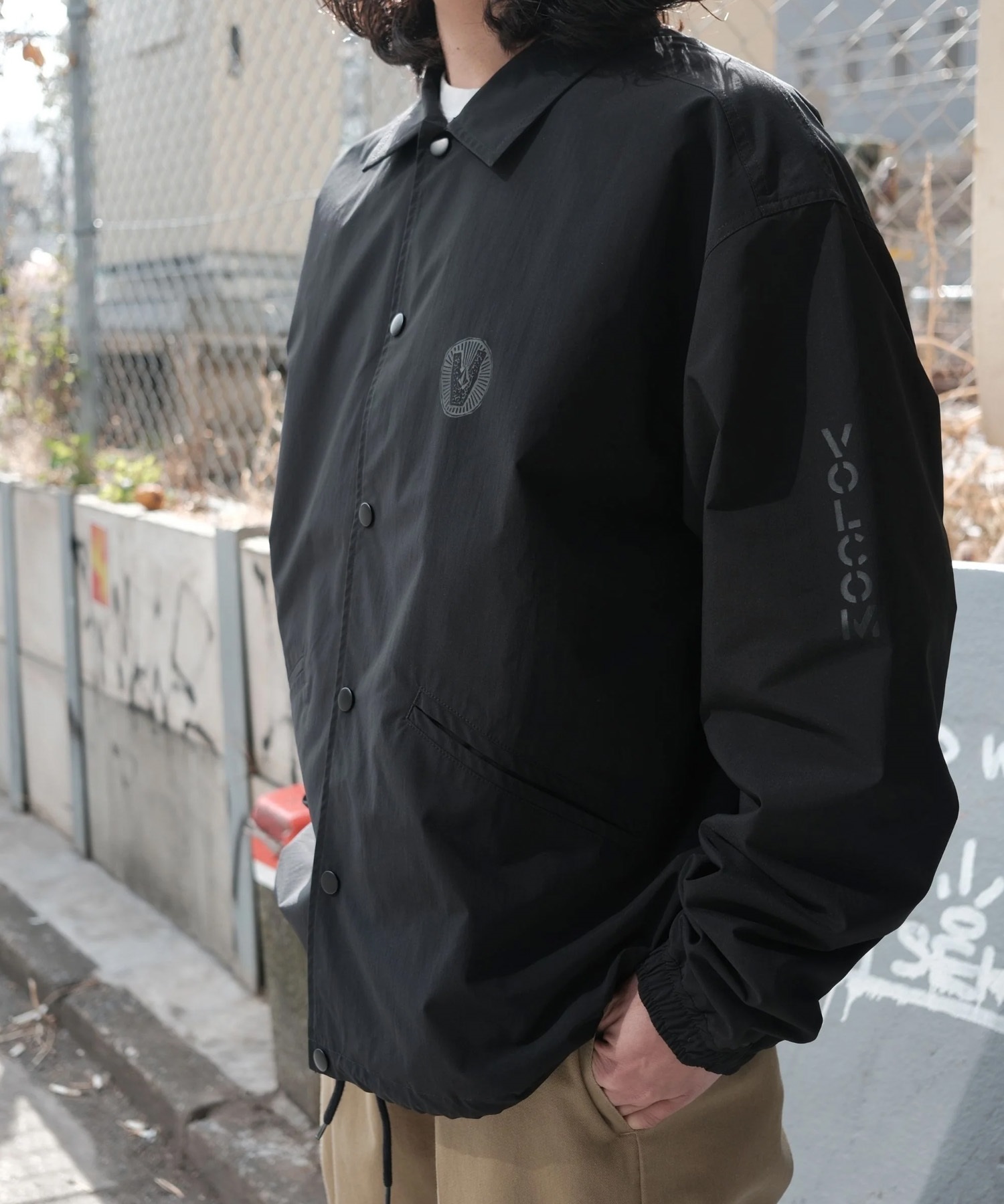 VOLCOM ボルコム コーチジャケット メンズ ロゴ バックプリント