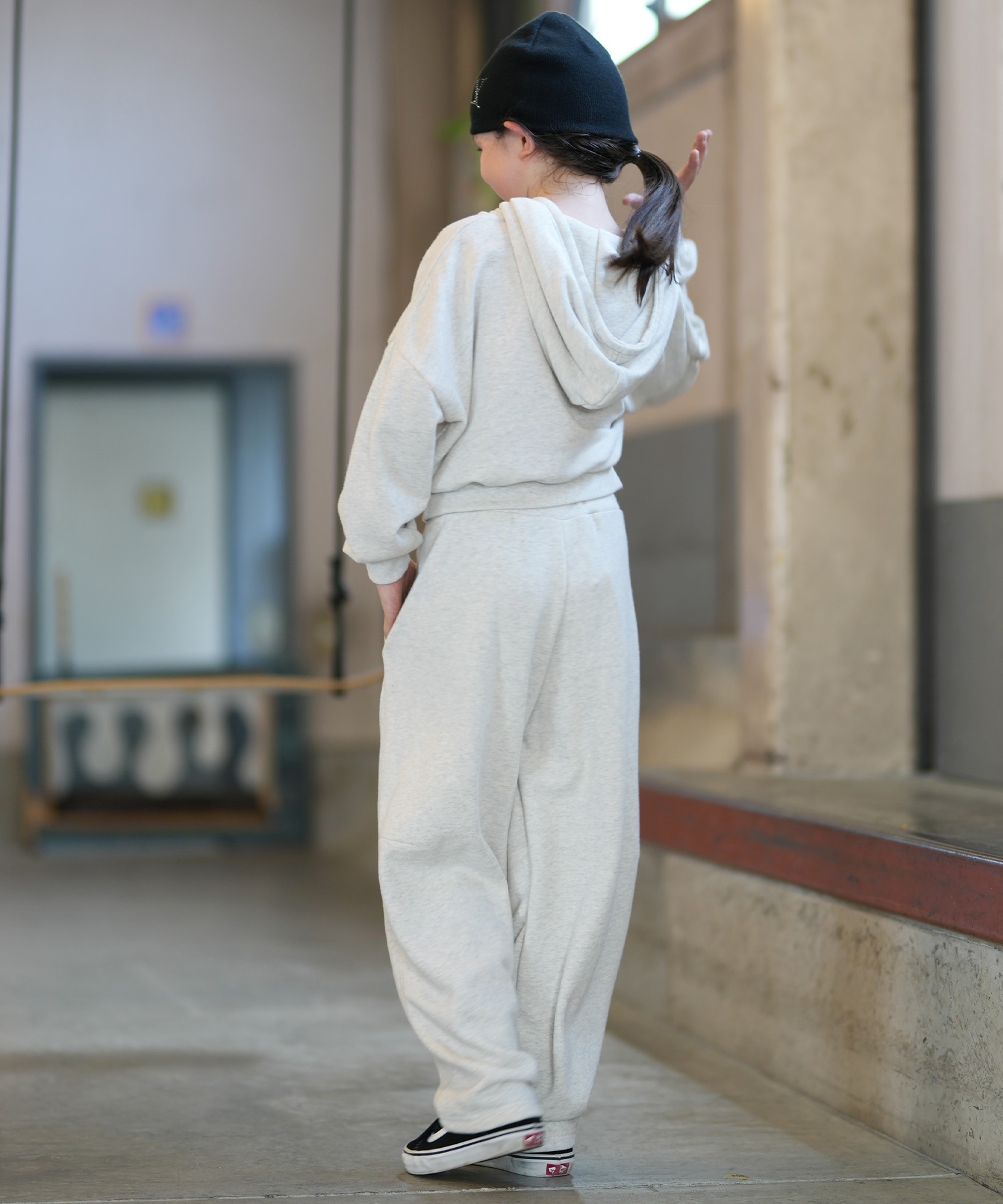 超希少　off-white Monna Lisa スウェットパンツ　drip ROXY ロキシー ロングパンツ キッズ 子供 スウェット パンツ MINI SALT