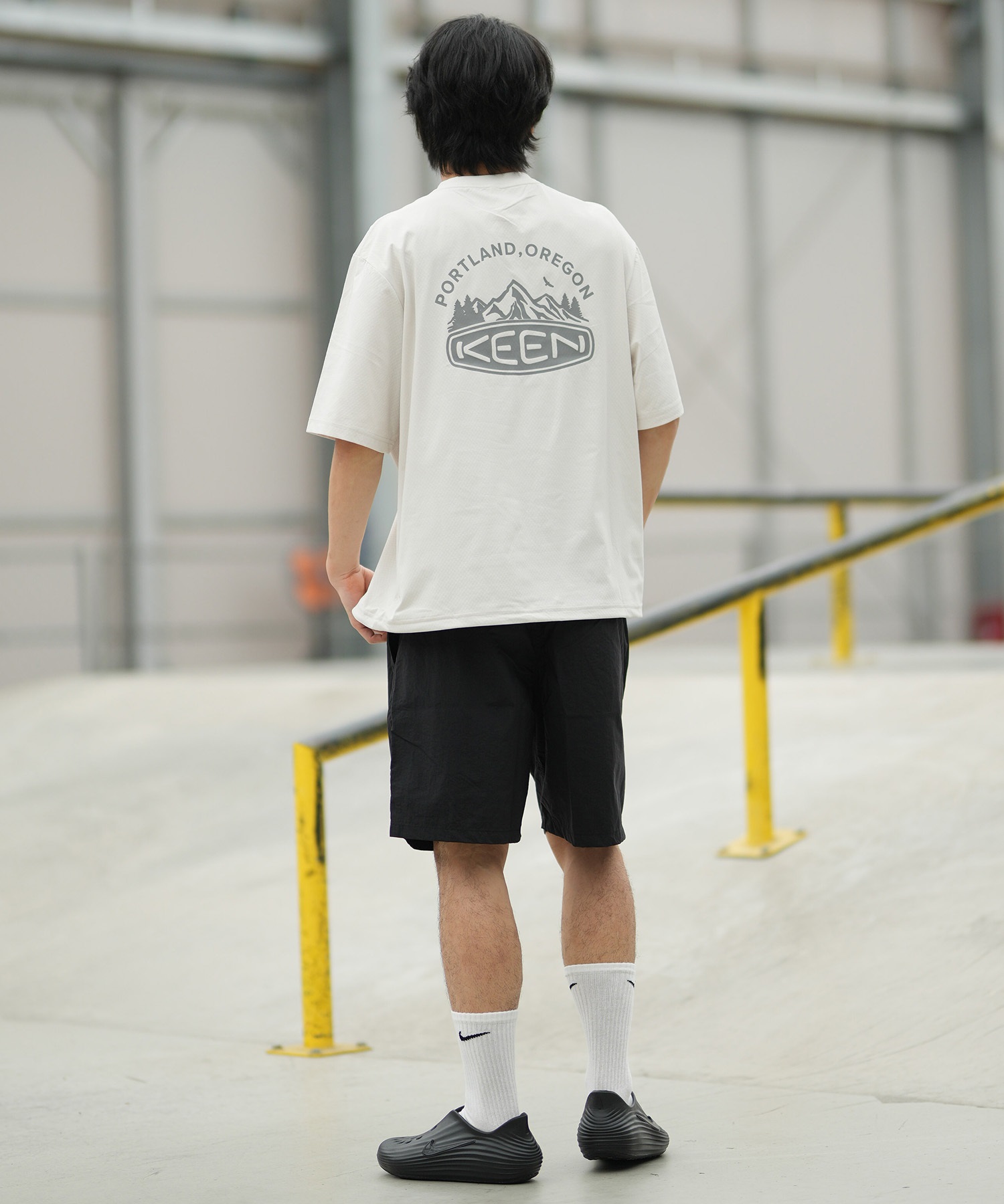 KEEN キーン 半袖 Tシャツ メンズ ロゴ バックプリント 裾ドローコード