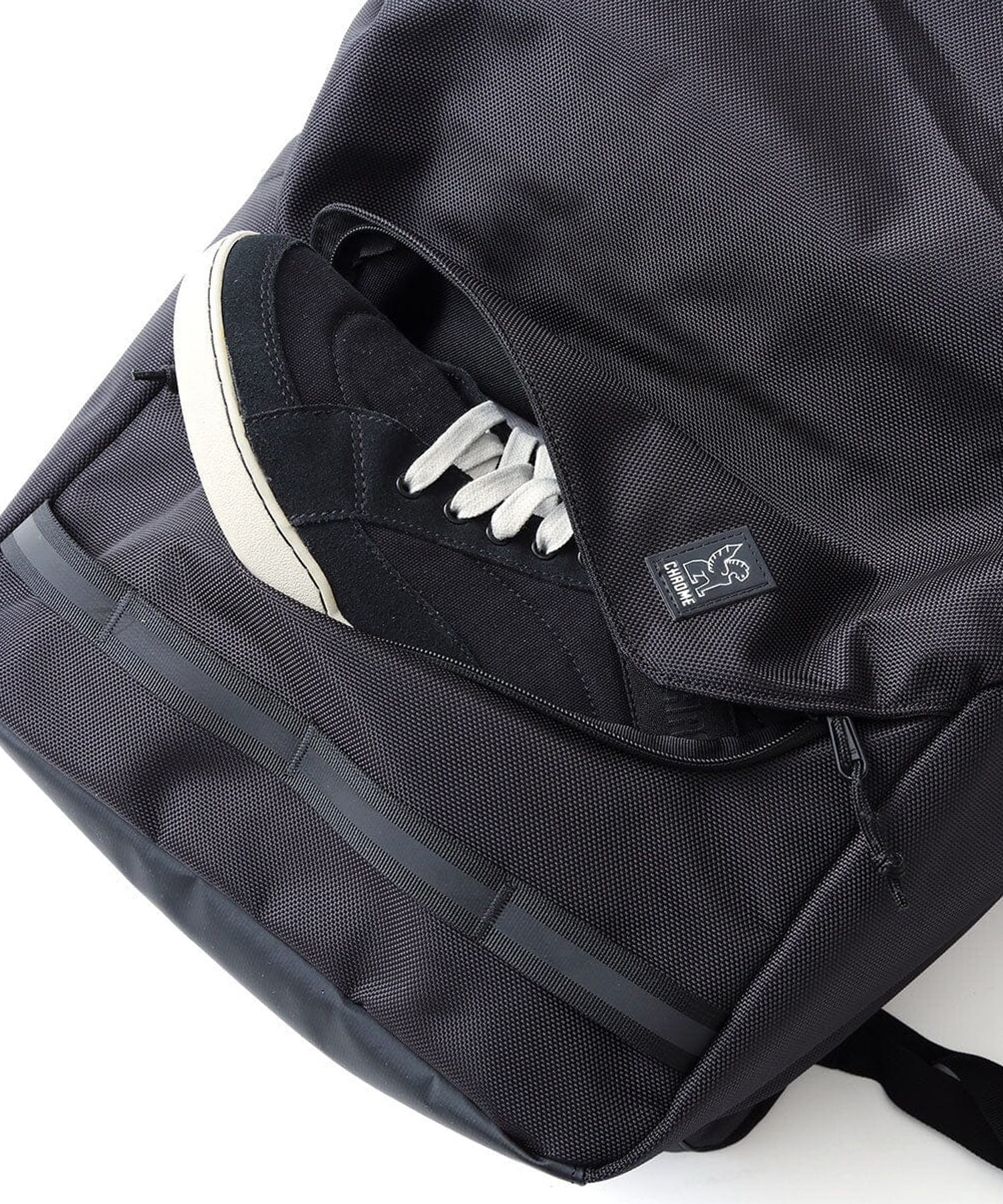 クローム ボディバッグ ブラック Amazon | [クローム] ボディバッグ ZIPTOP WAISTPACK 2.4L 撥水 BLACK