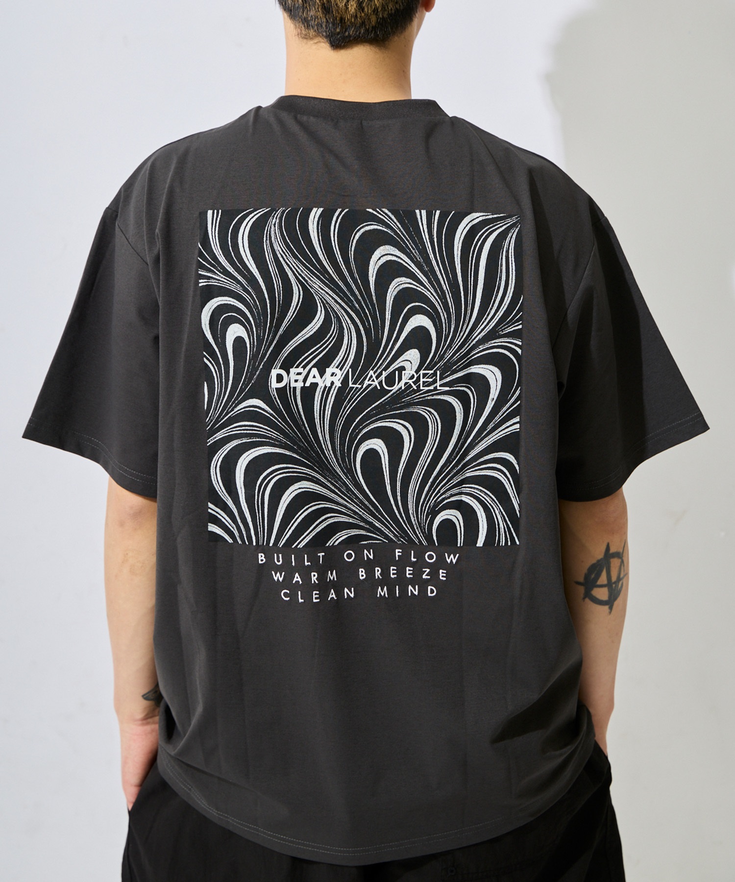DEAR LAUREL ディアローレル 半袖 Tシャツ メンズ ロゴ グラフィック