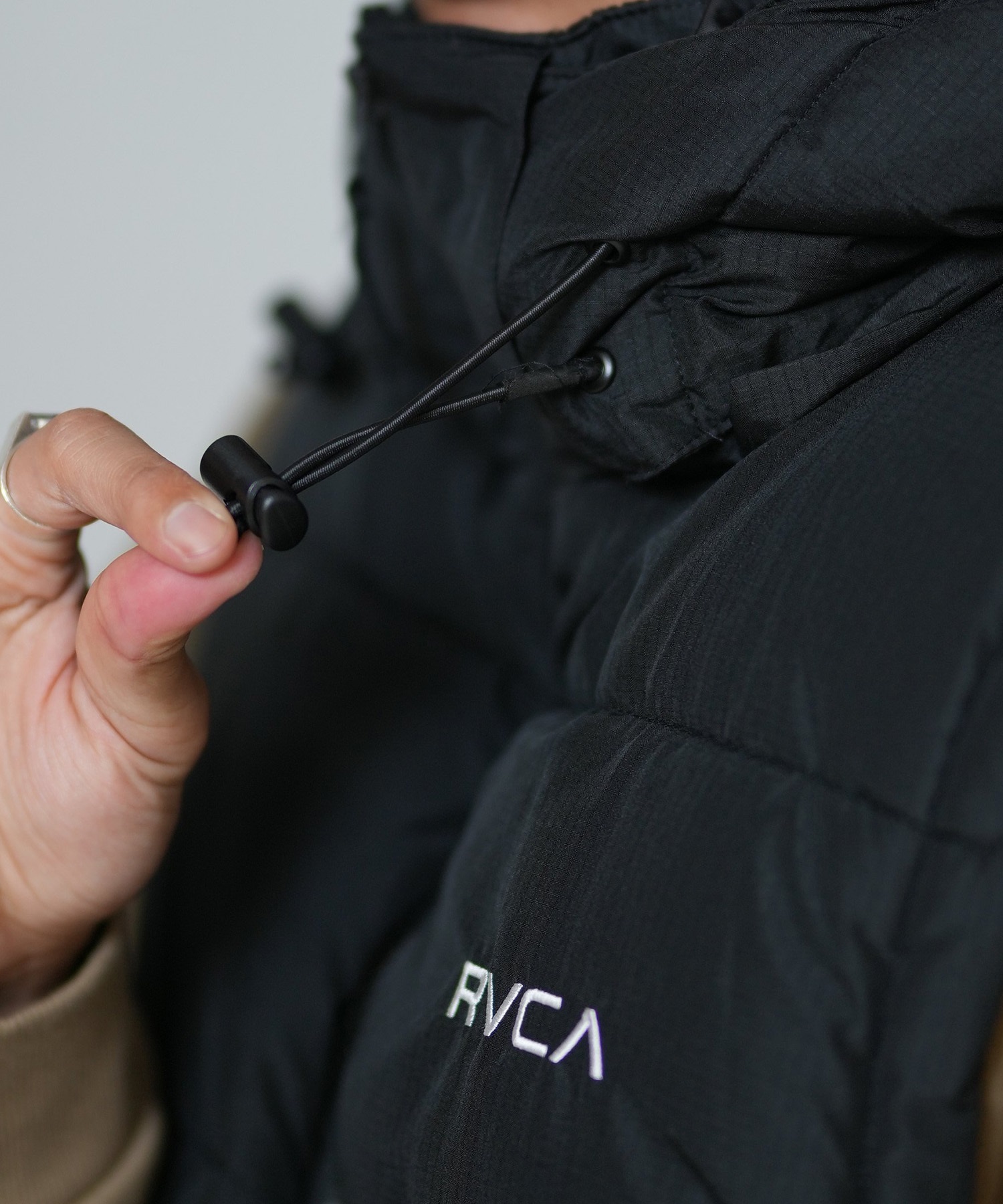 RVCA ルーカ ベスト メンズ ロゴ バックプリント 中綿 軽量 BG042751