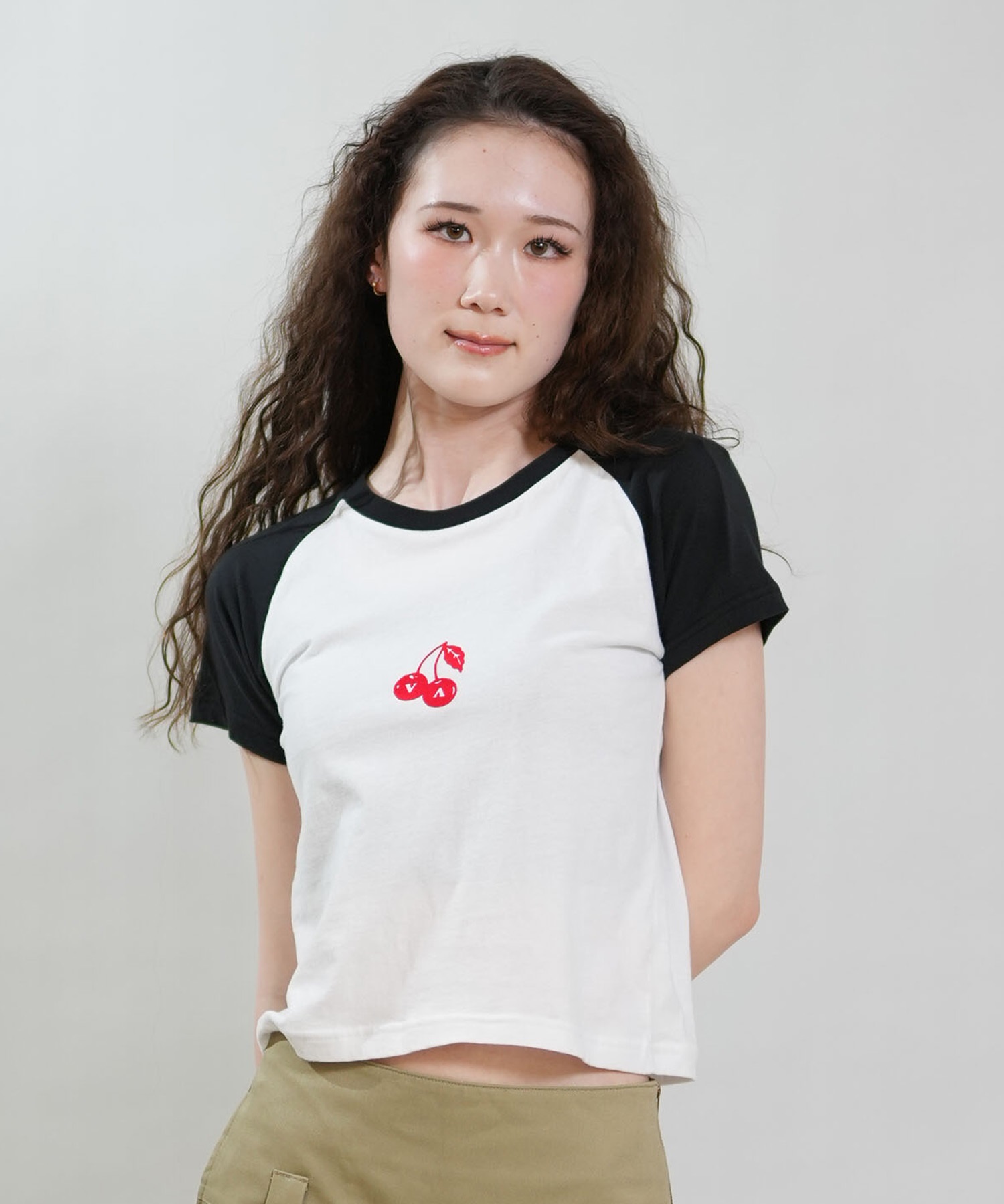 RVCA ルーカ 半袖 Tシャツ レディース クロップド丈 ショート丈 ROAM RAGLAN CROPPED BABY TEE BG043204(BLK-S)