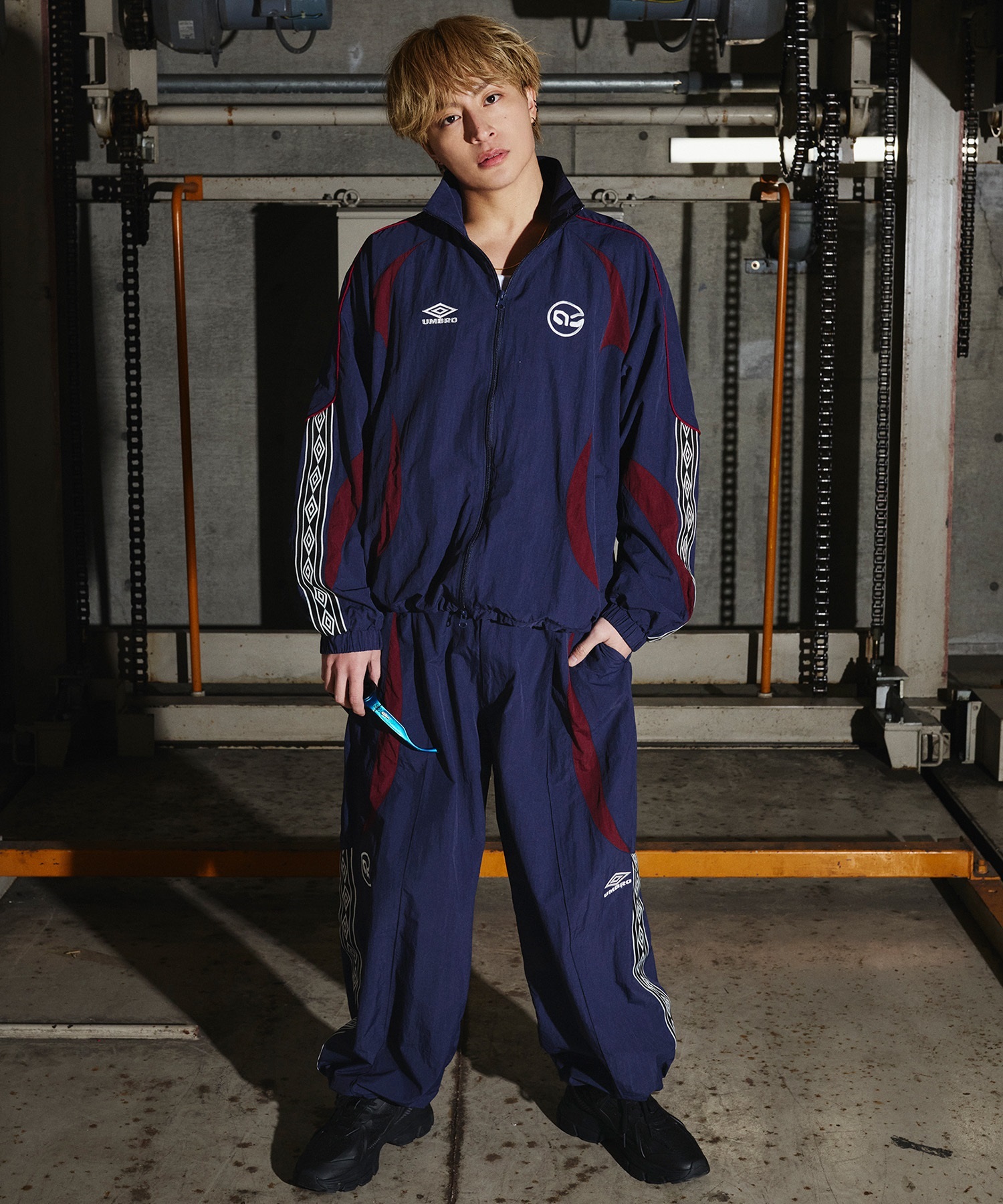 【予約商品 5月上旬より順次発送】UMBRO アンブロ × ALAN SHIRAHAMA トラックジャケット UM26SSAL-BZ01(BLACK-M)