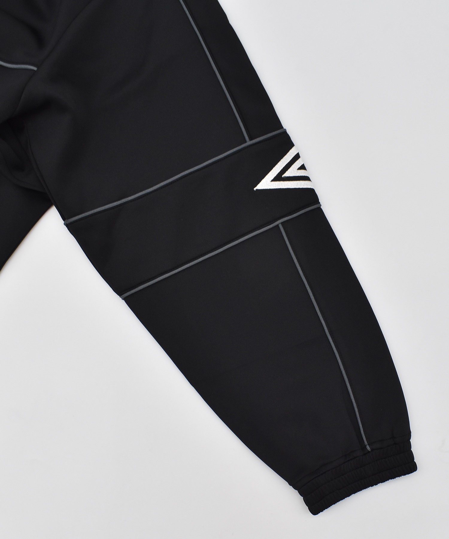 【予約商品 5月上旬より順次発送】UMBRO アンブロ × ALAN SHIRAHAMA カット トラックジャケット UM26SSAL-TP01(BLACK-M)