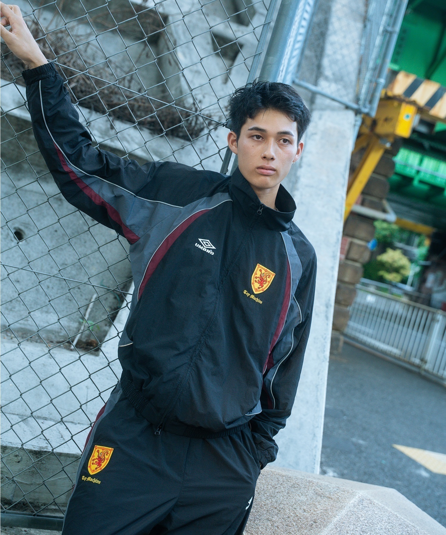 【予約販売】UMBRO アンブロ × TOY MACHINE トイマシーン コラボ トラックジャケット メンズ セットアップ対応 MD3726FWMSJK02 ムラサキスポーツ限定(BLACK-S)