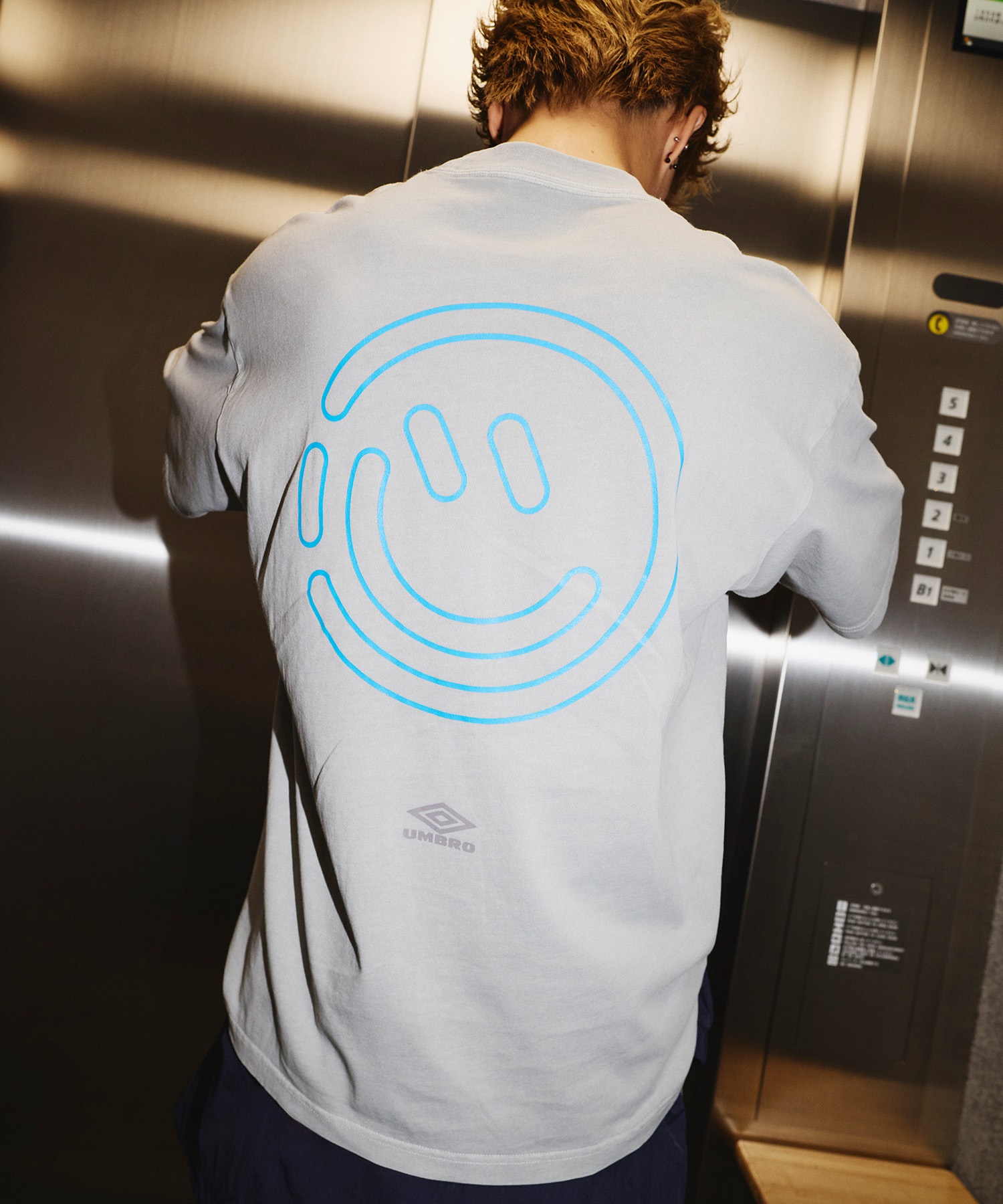 【予約商品 5月上旬より順次発送】UMBRO アンブロ × ALAN SHIRAHAMA 半袖 Tシャツ UM26SSAL-CS01(C.GRAY-M)