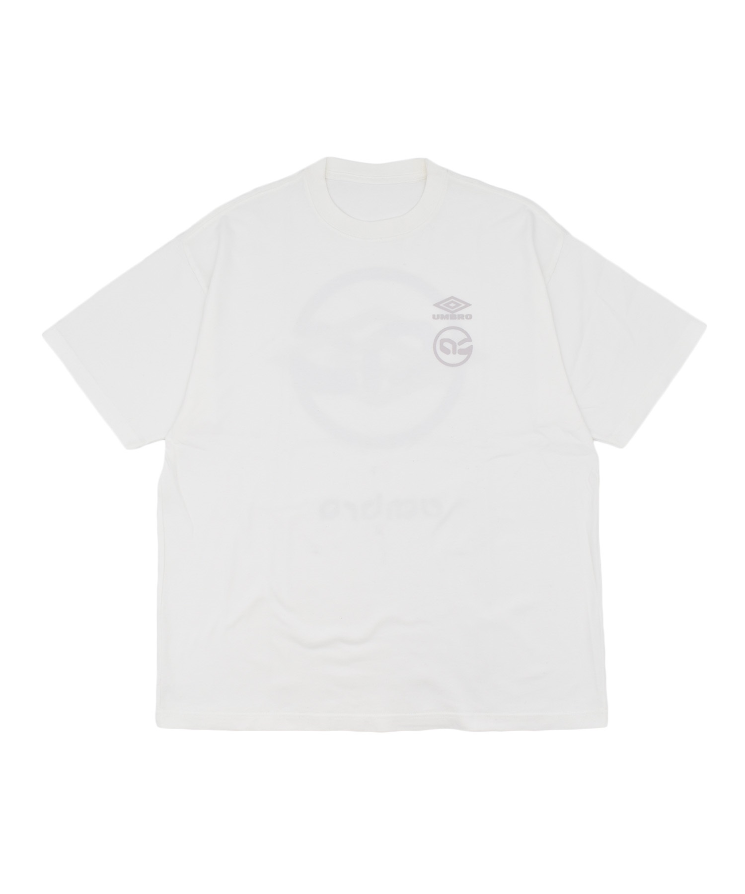 【予約商品 5月上旬より順次発送】UMBRO アンブロ × ALAN SHIRAHAMA 半袖 Tシャツ UM26SSAL-CS02(WHITE-M)