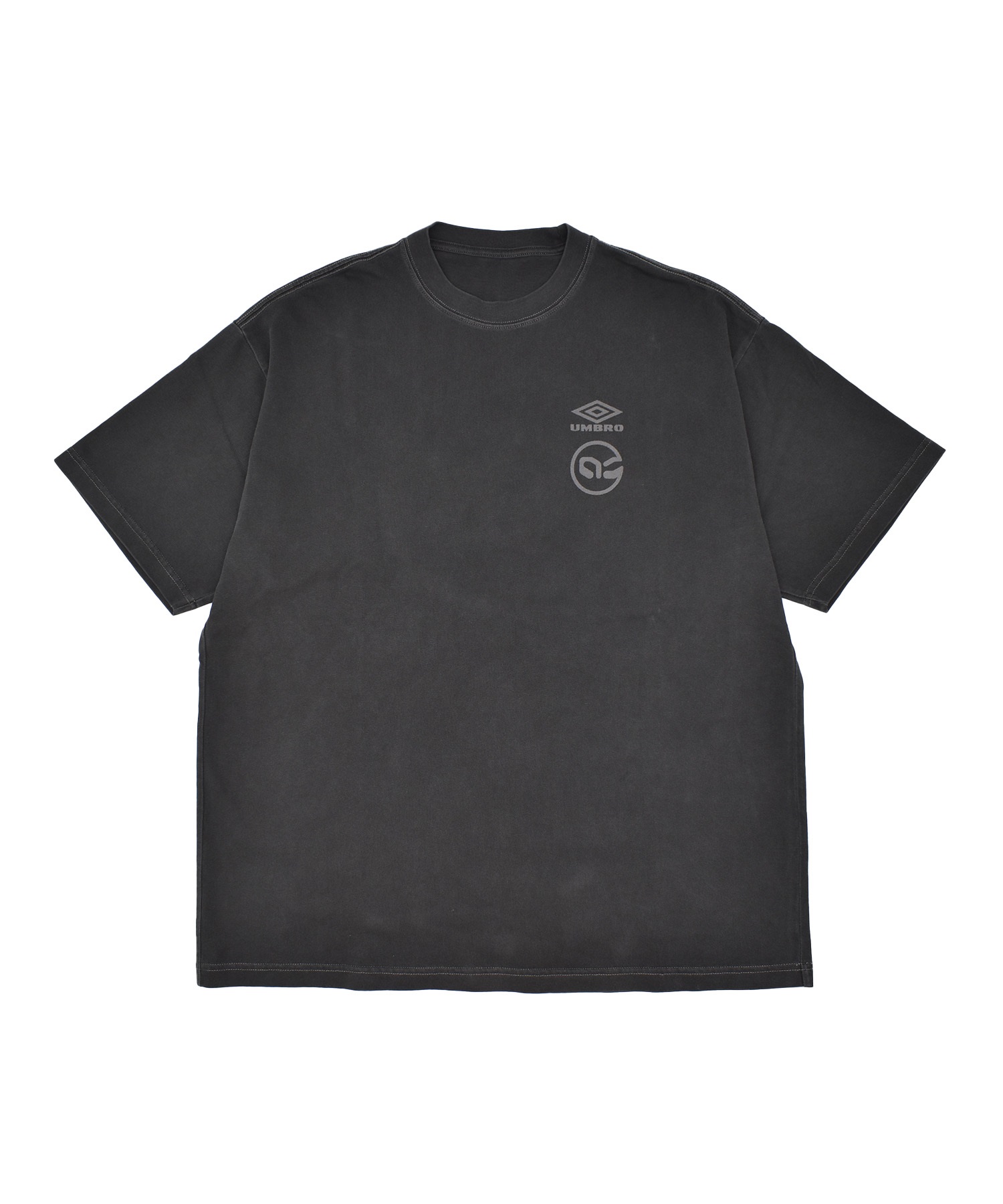 【予約商品 5月上旬より順次発送】UMBRO アンブロ × ALAN SHIRAHAMA 半袖 Tシャツ UM26SSAL-CS02(WHITE-M)