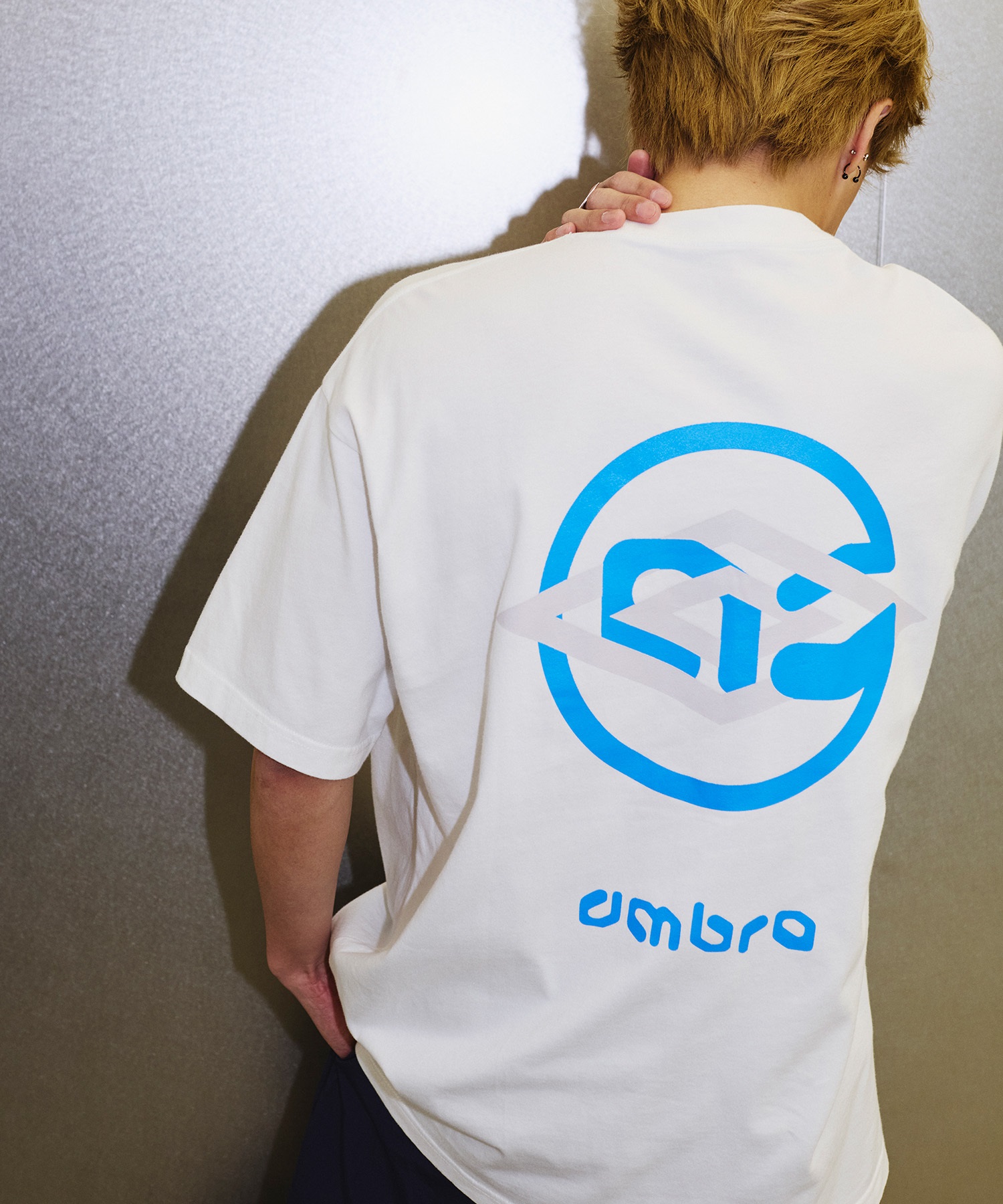 【予約商品 5月上旬より順次発送】UMBRO アンブロ × ALAN SHIRAHAMA 半袖 Tシャツ UM26SSAL-CS02(WHITE-M)