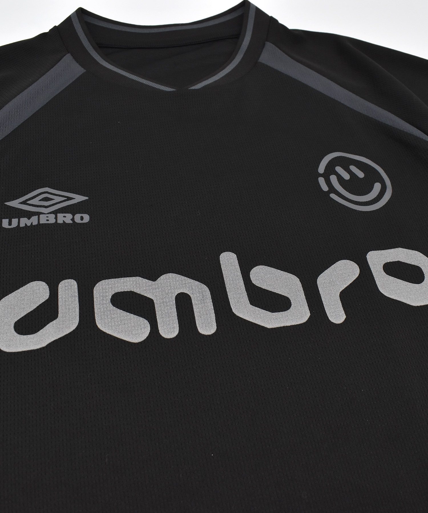 【予約商品 5月上旬より順次発送】UMBRO アンブロ × ALAN SHIRAHAMA ゲームシャツ 半袖 Tシャツ UM26SSAL-GS01(BLACK-M)