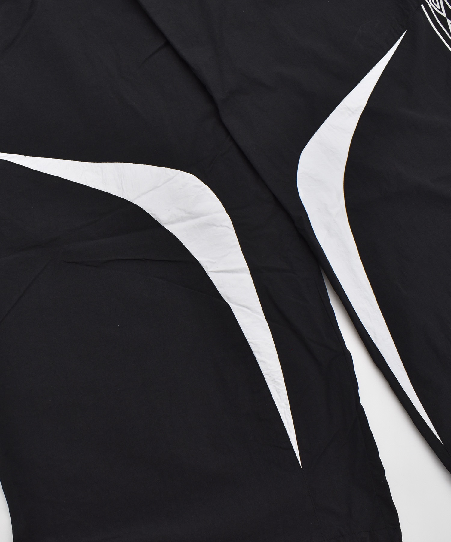 【予約商品 5月上旬より順次発送】UMBRO アンブロ × ALAN SHIRAHAMA トラックパンツ UM26SSAL-PT01(BLACK-M)