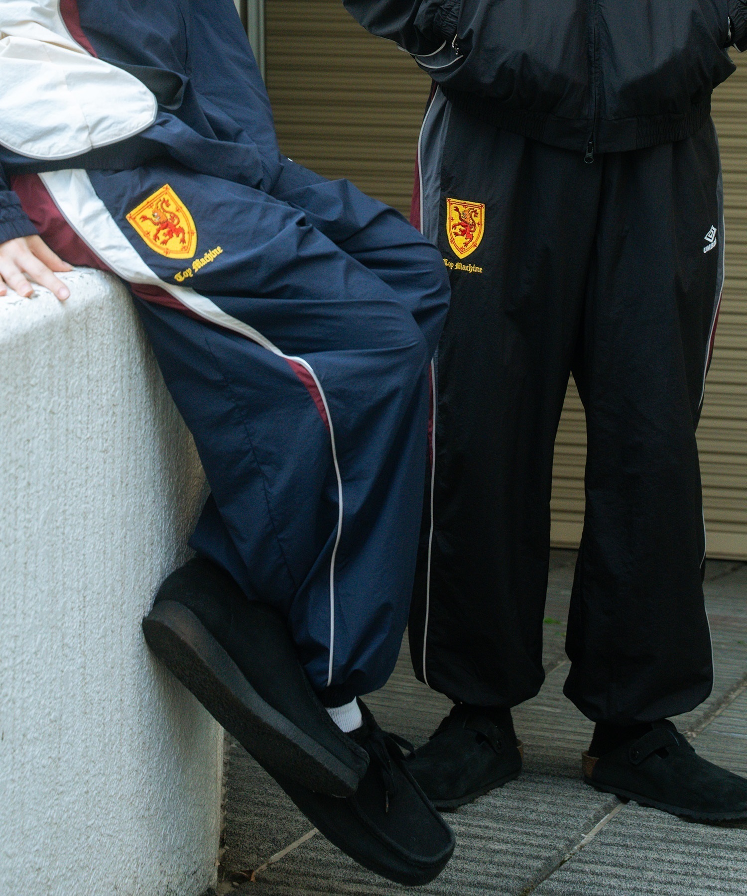 【予約販売】UMBRO アンブロ × TOY MACHINE トイマシーン コラボ トラックパンツ メンズ セットアップ対応 MD3726FWMSPT02 ムラサキスポーツ限定(BLACK-S)