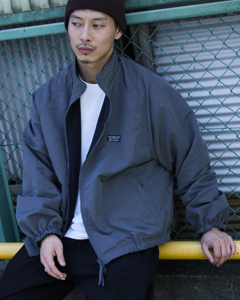 DEAR LAUREL 26FW LOOK 09 - マリアロンT(DL26F-2201)・2WAYジャケット(DL26F-0106)・チノパンツ(DL26F-3108)