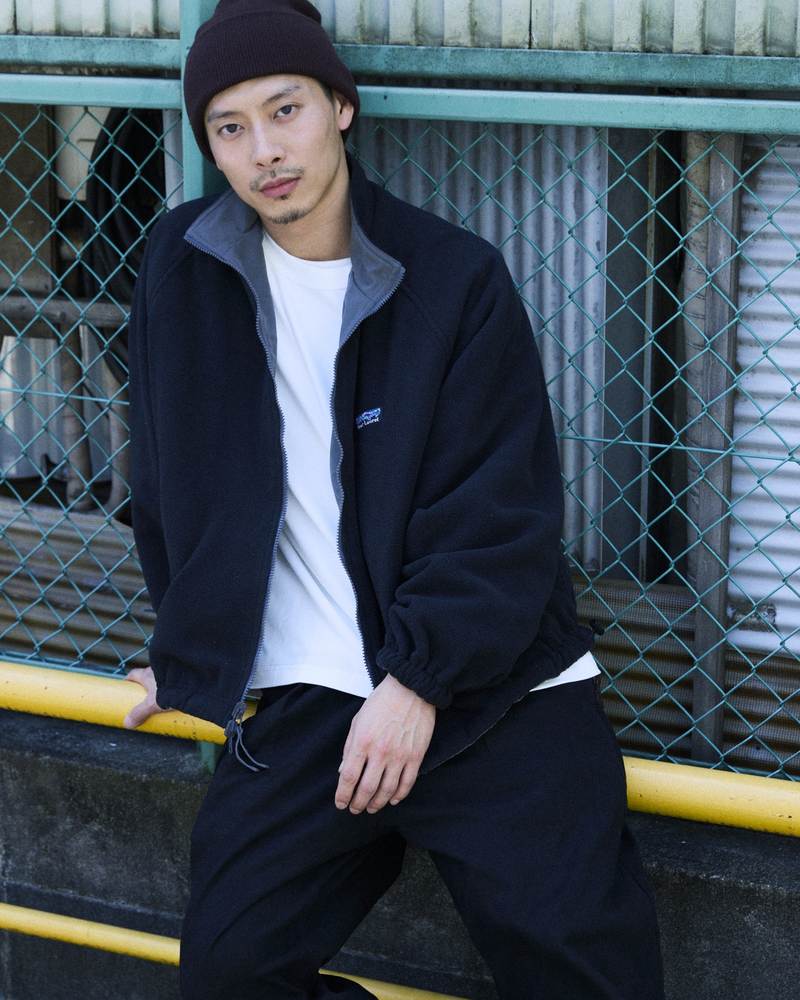 DEAR LAUREL 26FW LOOK 10 - マリアロンT(DL26F-2201)・2WAYジャケット(DL26F-0106)・チノパンツ(DL26F-3108)