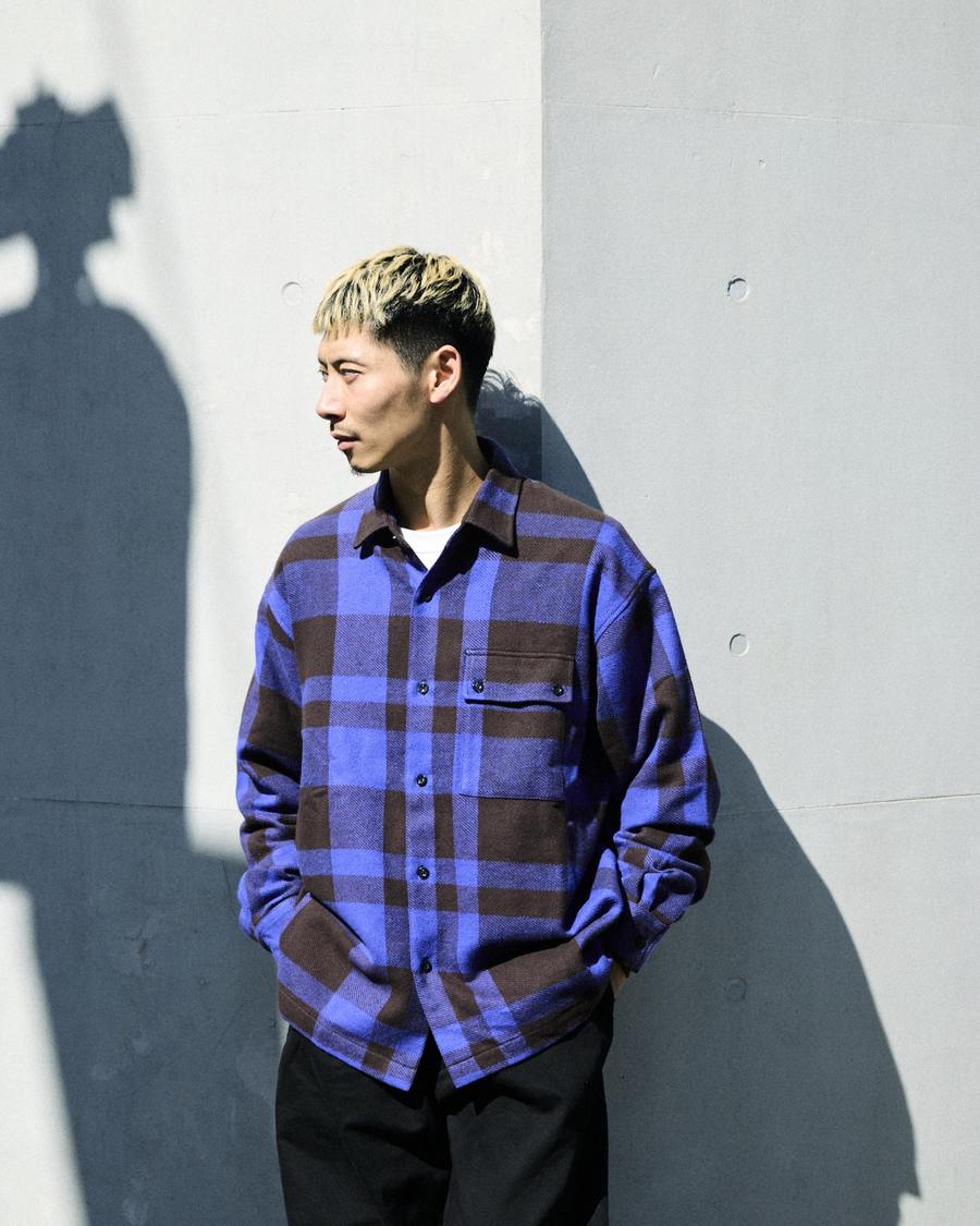 DEAR LAUREL 26FW LOOK 12 - チェックシャツ(DL26F-2602)・マリアロンT(DL26F-2201)・チノパンツ(DL26F-3108)