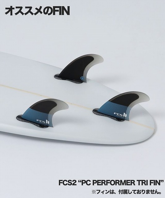 White surfboard showing three FCS2 PC Performer Tri Fin fins; top Japanese text reads おすすめのFIN, bottom label shows FCS2 PC PERFORMER TRI FIN
