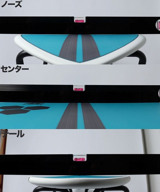 Sectioned view of a turquoise board with Japanese labels ノーズ (nose), センター (center), テール (tail).