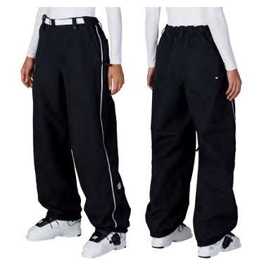 WS OUTLINE SHELL PT DENIM - SHOP NEWS | ムラサキスポーツオンラインストア 通販 Two people modeling loose gray outdoor pants with elastic waistbands and cuffed ankles.”