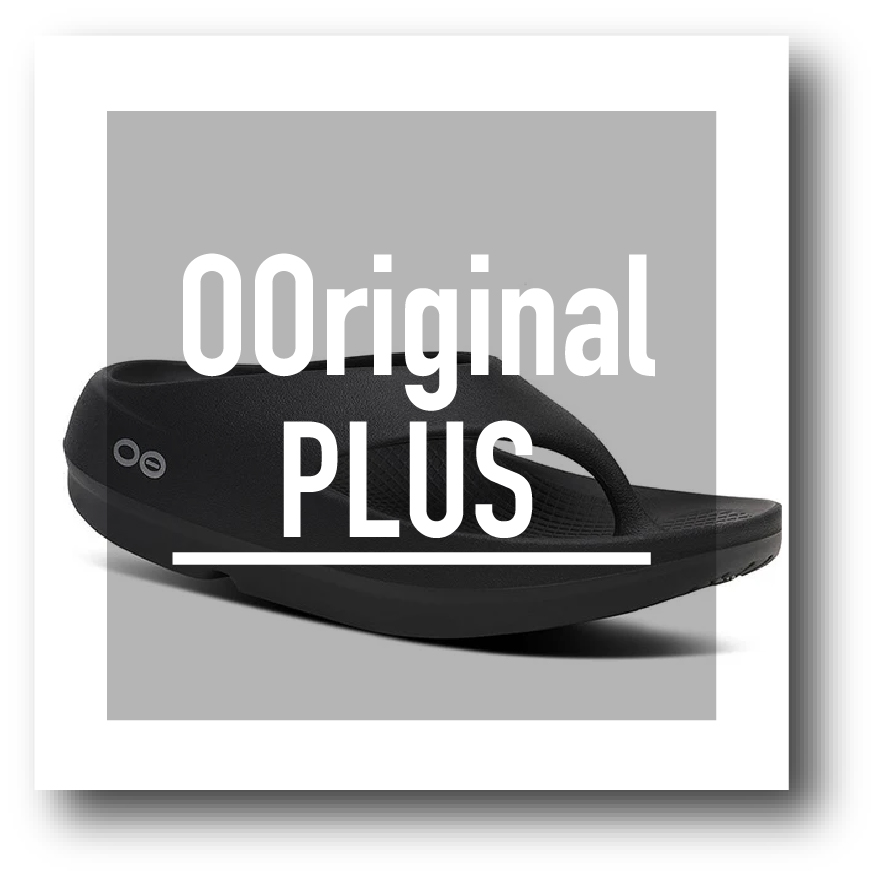 ooriginalplus - SHOP NEWS | ムラサキスポーツオンラインストア 通販 Black flip-flop sandal with a gray overlay reading 'Original PLUS' across the image.