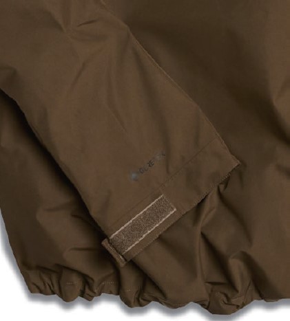 スクリーンショット 2026-05-30 184357 - SHOP NEWS | ムラサキスポーツオンラインストア 通販 Close-up of a brown jacket sleeve cuff with a Velcro strap and elastic hem for adjustable fit.