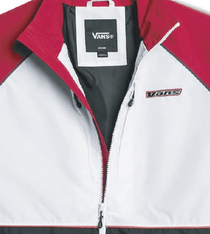 スクリーンショット 2026-05-30 193603 - SHOP NEWS | ムラサキスポーツオンラインストア 通販 White Vans windbreaker jacket with a red lining and zipper partially open; Vans logo patch on the left chest and a tag visible inside the collar.