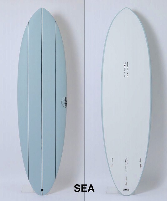 BIG BARON SOFT 2 - SHOP NEWS | ムラサキスポーツオンラインストア 通販 Two surfboards on a white background, left blue with a dark center seam and vertical panels, right white with a pale blue edge; 'SEA' appears below.