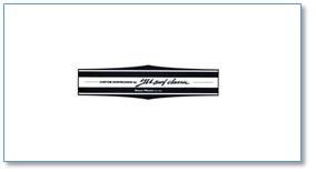 yu classicロゴボタン - SHOP NEWS | ムラサキスポーツオンラインストア 通販 Small black-and-white striped logo badge centered on a white background.