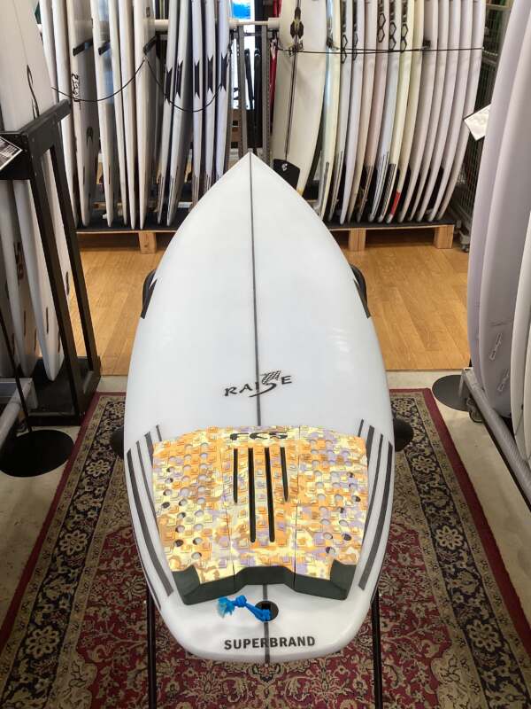 SUPERBRAND】RAISE 5'9” | ムラサキスポーツの中古バリューサーフボード