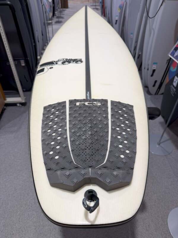 り*う様 JSサーフボード「BLACKBOX3」hyfi！5フィン 5'11 JS 】BLAK BOX3 HYFI 5'8″ | ムラサキスポーツの中古バリューサーフボード